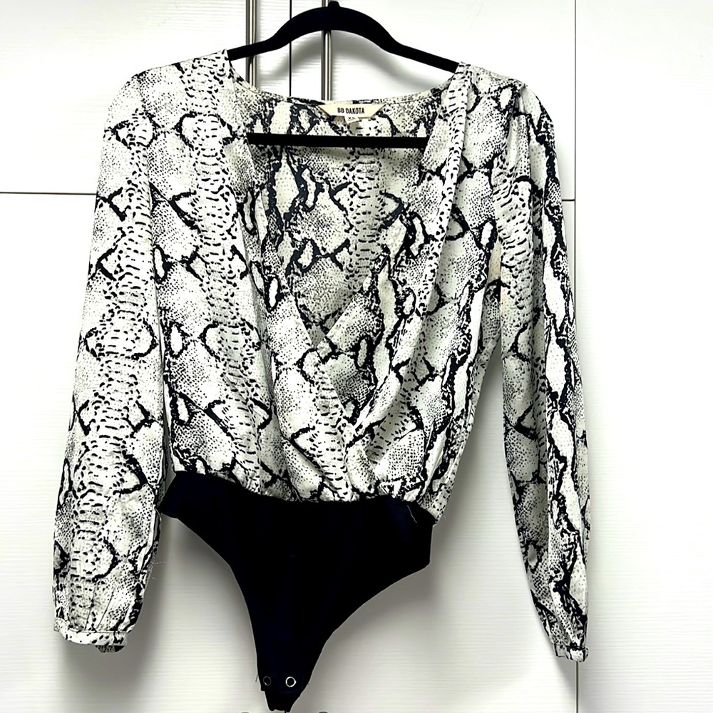BB DAKOTA bodysuit blouse